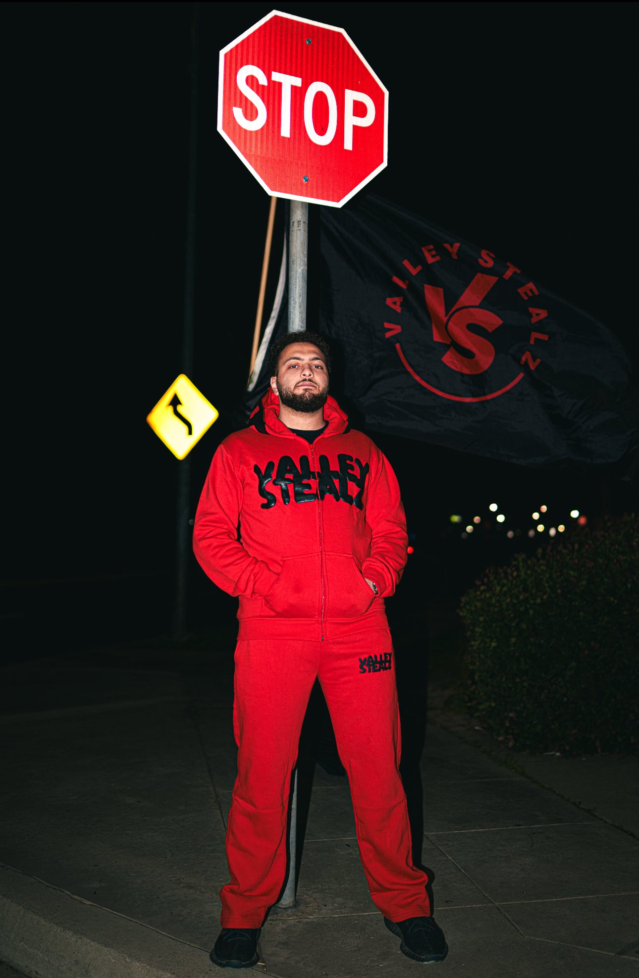 THE BOUNCE BACK HOODIE RED/BLACK